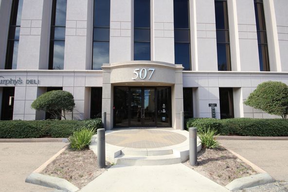 507 N Sam Houston Pkwy E, Houston, TX 77060